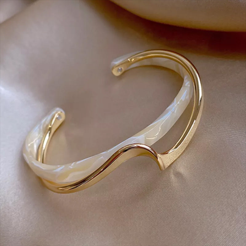 Geometric Overlap Bracelet