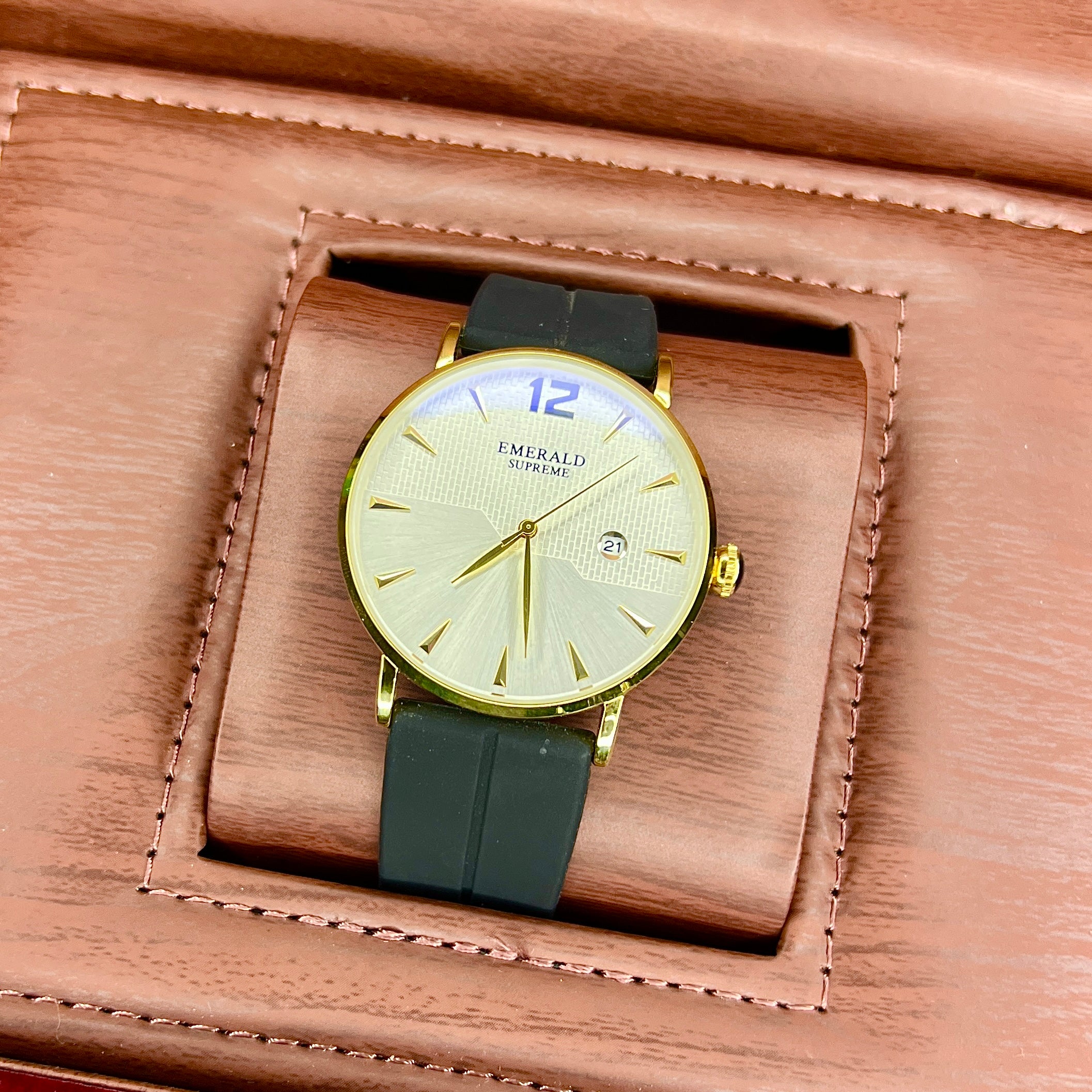 Timeless Magnetic - Gold Chrome White Dial